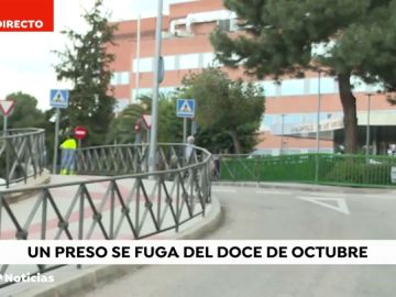 Un preso aprovecha un traslado al hospital para fugarse: sus cómplices le esperaban con un coche en la puerta