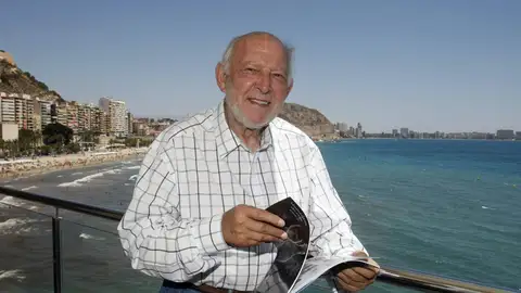 El actor Álvaro de Luna, posa en 2015 antes de recibir el premio 'A toda una vida' El actor Álvaro de Luna, posa en 2015 antes de recibir el premio 'A toda una vida'