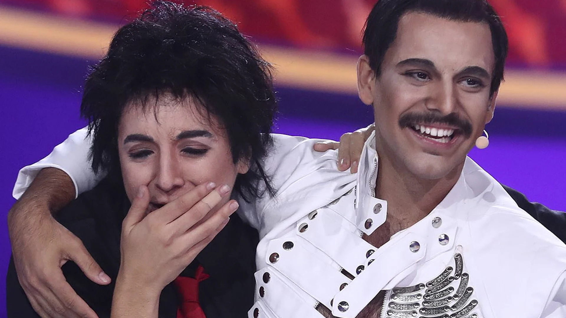Las lágrimas de emoción de Mimi tras la actuación de su amigo Agoney