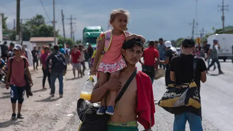 Miembros de la primera caravana de migrantes VIDEO Miembros de la primera caravana de migrantes
