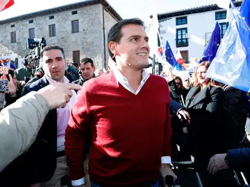 El presidente de Ciudadanos, Albert Rivera, a su llegada al acto de 'España Ciudadana' El presidente de Ciudadanos, Albert Rivera, a su llegada al acto de 'España Ciudadana'