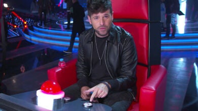 Pablo López descubre el nuevo botón de bloqueo de 'La Voz'