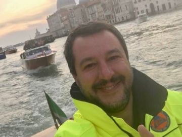 Críticas a Salvini por su tuit cuando visitaba zonas inundadas