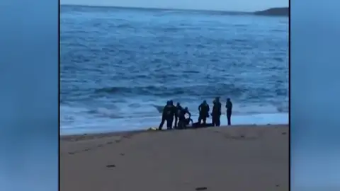 Diecisiete personas pierden la vida en un intento de llegar a la península Diecisiete personas pierden la vida en un intento de llegar a la península
