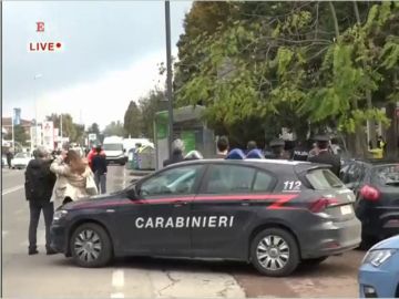 Un hombre se atrinchera con 5 rehenes en una oficina de correos en el norte de Italia por ser condenado a prisión