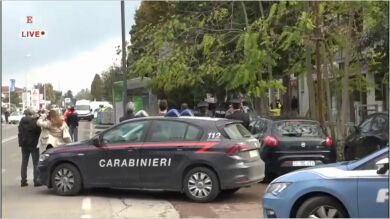Detienen al hombre atrincherado con rehenes en una oficina de correos de Italia