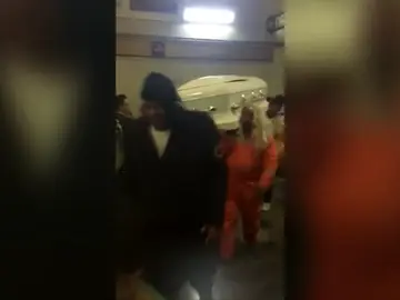 Entran con un ataúd en el metro de México Entran con un ataúd en el metro de México