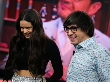 Rosalía se divierte con Luis Piedrahita y los Monicrackers en 'El Hormiguero 3.0' Rosalía se divierte con Luis Piedrahita y los Monicrackers en 'El Hormiguero 3.0'