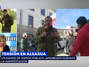 Un equipo de 'Espejo Público', apedreado en la manifestación de Alsasua: "Los profesionales de la provocación son los que buscaban violencia" Un equipo de 'Espejo Público', apedreado en la manifestación de Alsasua: "Los profesionales de la provocación son los que buscaban violencia"