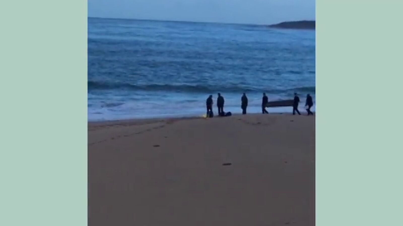Mueren cuatro inmigrantes que viajaban en patera tras impactar contra las rocas en Caños de Meca