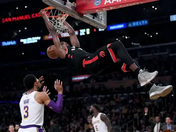 Serge Ibaka 'machaca' el aro de los Lakers Serge Ibaka 'machaca' el aro de los Lakers