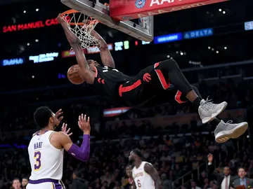 Serge Ibaka 'machaca' el aro de los Lakers Serge Ibaka 'machaca' el aro de los Lakers