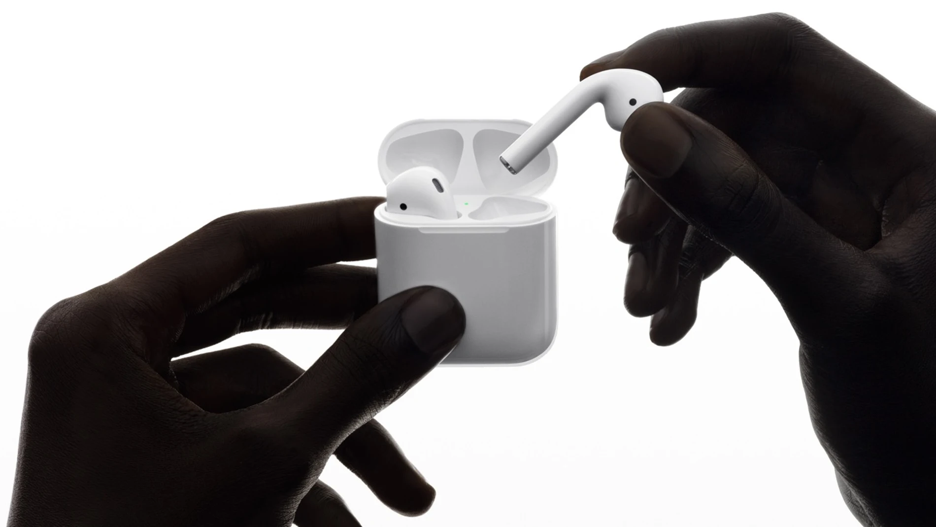 Los AirPods siguen sin tener carga inalámbrica a pesar de que Apple anunció que la obtendrían hace ya mucho tiempo Los AirPods siguen sin tener carga inalámbrica a pesar de que Apple anunció que la obtendrían hace ya mucho tiempo