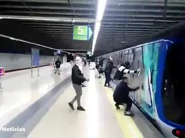 Los grafitis en el transporte público cuestan más de 20 millones de euros al año Los grafitis en el transporte público cuestan más de 20 millones de euros al año
