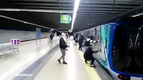 Los grafitis en el transporte público cuestan más de 20 millones de euros al año Los grafitis en el transporte público cuestan más de 20 millones de euros al año