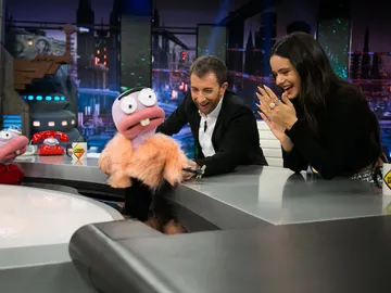 Trancas y Barrancas someten a Rosalía al cuestionario más temible de la televisión Trancas y Barrancas someten a Rosalía al cuestionario más temible de la televisión