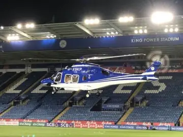 El helicóptero del dueño del Leicester despega del estadio del equipo inglés El helicóptero del dueño del Leicester despega del estadio del equipo inglés