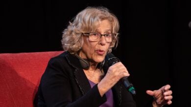 Carmena recibe el alta tras permanecer varios días ingresada por una infección en su tobillo recién operado