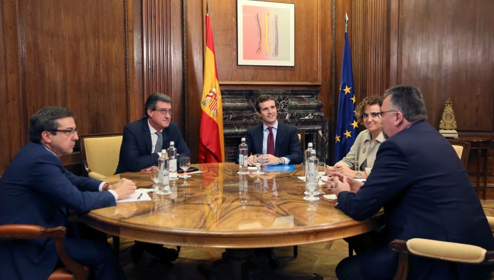 PP y Cs apelan tras su reunión "constitucionalista" al "rescate" del PSOE