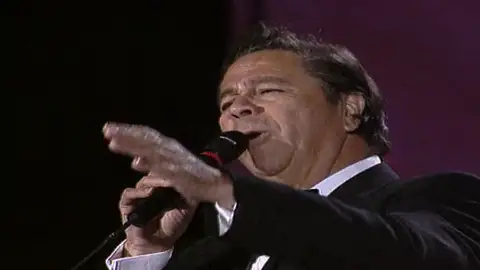 Repasamos algunos de los grandes éxitos del 'Rey del bolero' Repasamos algunos de los grandes éxitos del 'Rey del bolero'