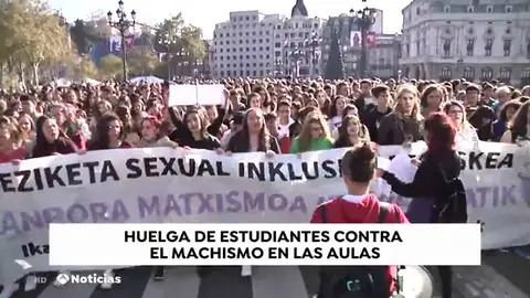 Huelga de estudiantes contra el machismo en clase Huelga de estudiantes contra el machismo en clase
