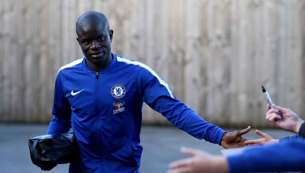 Kanté saluda a los aficionados del Chelsea