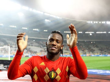 Batshuayi celebra la victoria de Bélgica