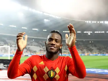 Batshuayi celebra la victoria de Bélgica Batshuayi celebra la victoria de Bélgica