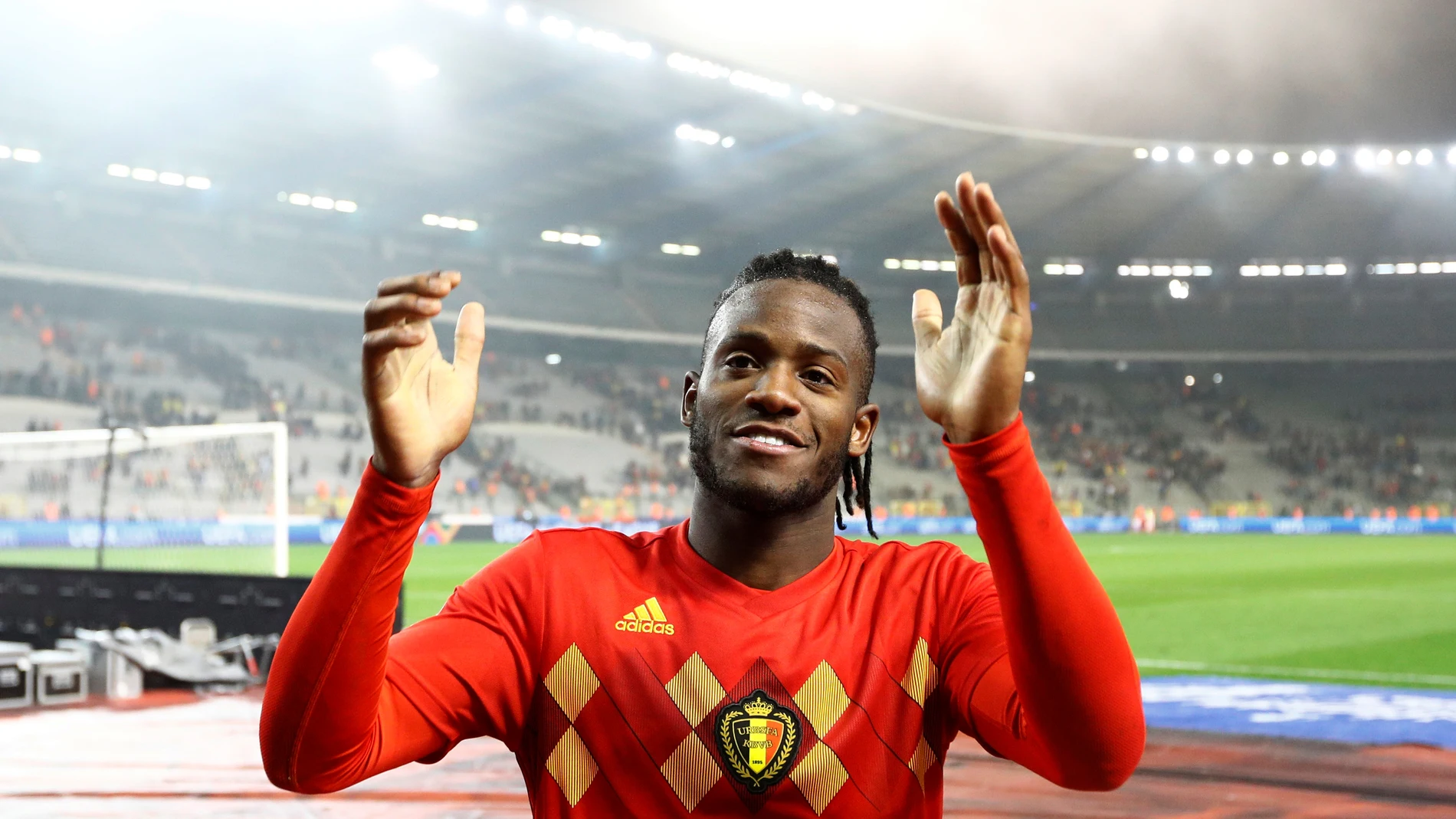 Batshuayi celebra la victoria de Bélgica Batshuayi celebra la victoria de Bélgica