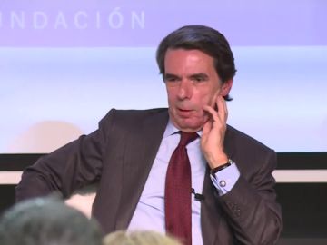 Aznar: "Tenemos un gobierno peculiar, por decirlo diplomáticamente, apoyado por los que se quieren liquidar el país"