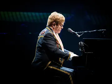 Elton John en uno de sus últimos conciertos Elton John en uno de sus últimos conciertos