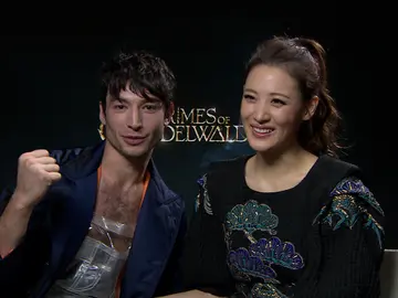 Ezra Miller y Claudia Kim protagonizan 'Animales Fantásticos: Los Crímenes de Grindelwald' Ezra Miller y Claudia Kim protagonizan 'Animales Fantásticos: Los Crímenes de Grindelwald'