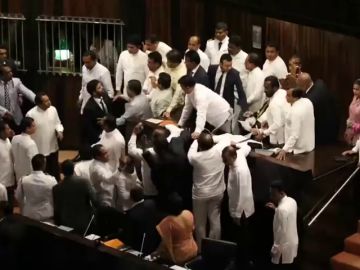 Estalla la tensión en el Parlamento de Sri Lanka con una pelea entre diputados