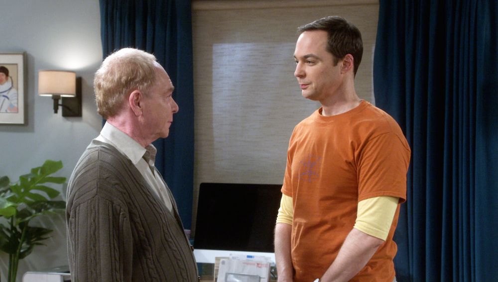 Howard quiere quitarle el suegro a Sheldon