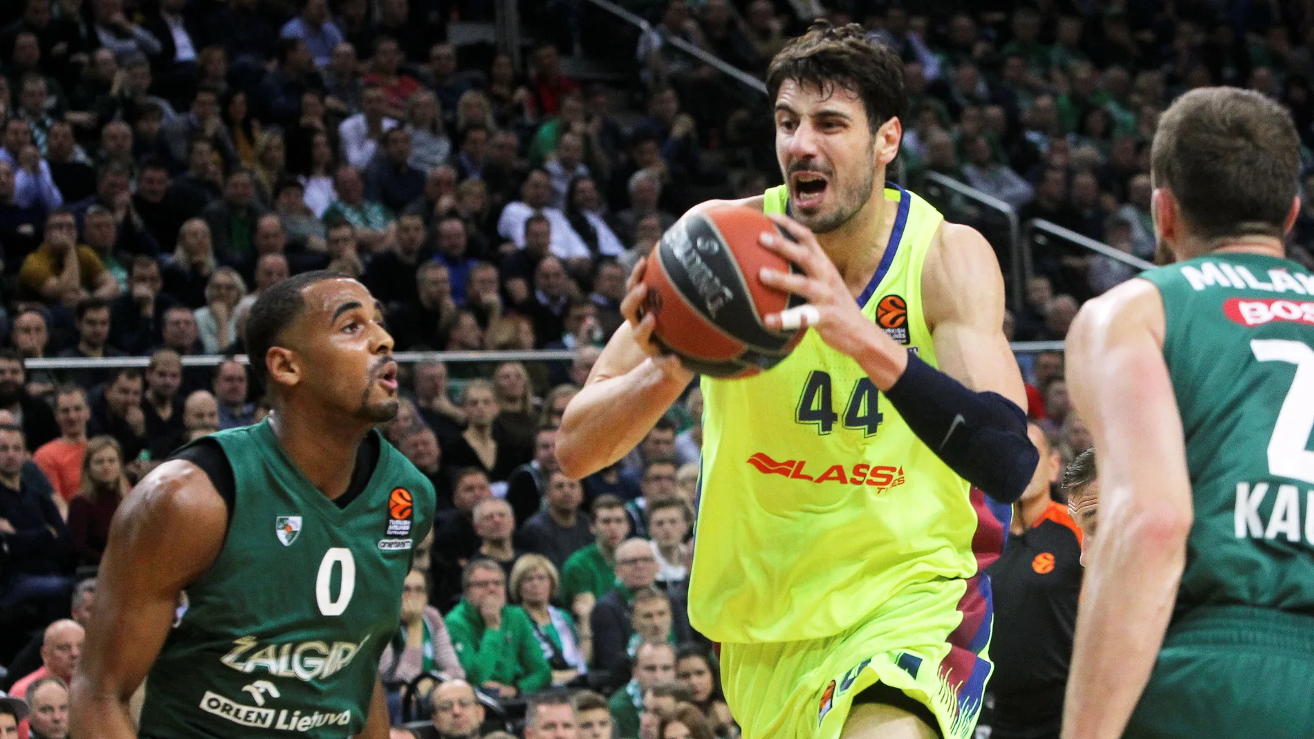 Tomic penetra a canasta ante el Zalgiris Tomic penetra a canasta ante el Zalgiris