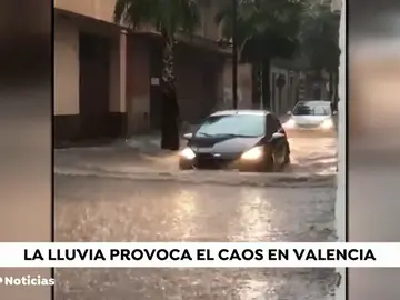 Valencia, colapsada por una gran tromba de agua: no llovía tanto desde hace diez años Valencia, colapsada por una gran tromba de agua: no llovía tanto desde hace diez años