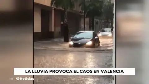 Valencia, colapsada por una gran tromba de agua: no llovía tanto desde hace diez años Valencia, colapsada por una gran tromba de agua: no llovía tanto desde hace diez años