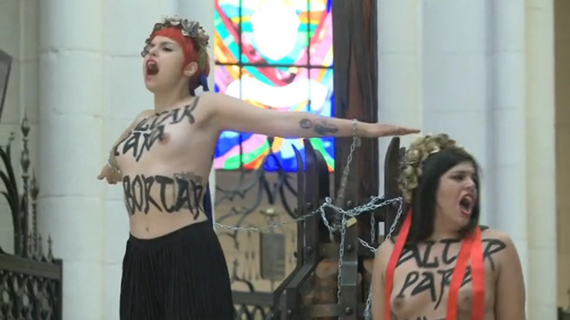 Acción de Femen en la Catedral de la Almudena Acción de Femen en la Catedral de la Almudena