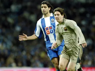 Messi, durante su debut contra el Oporto Messi, durante su debut contra el Oporto
