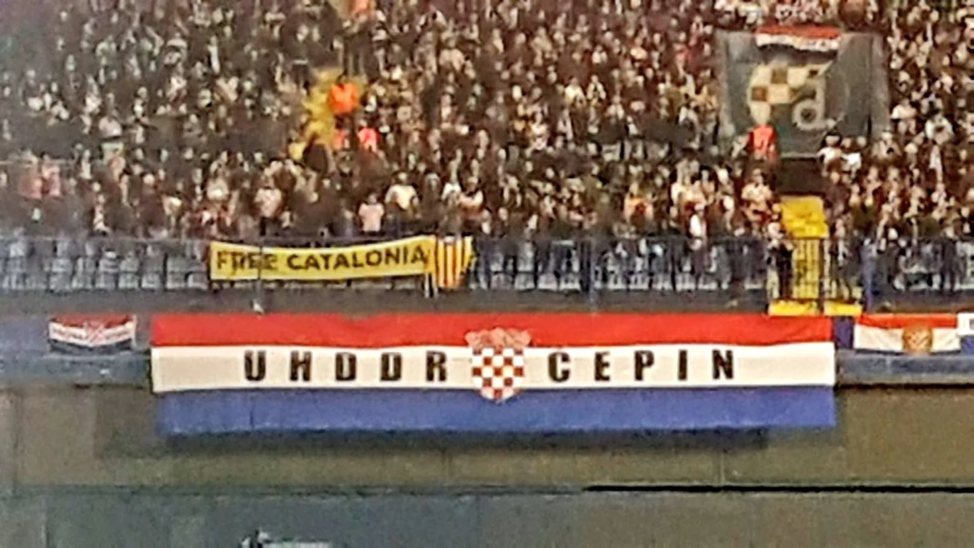 La pancarta desplegada durante el Croacia-España La pancarta desplegada durante el Croacia-España