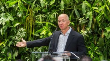 Jeff Bezos at Amazon Spheres Grand Opening in Seattle   2018 (39074799225)_643x397