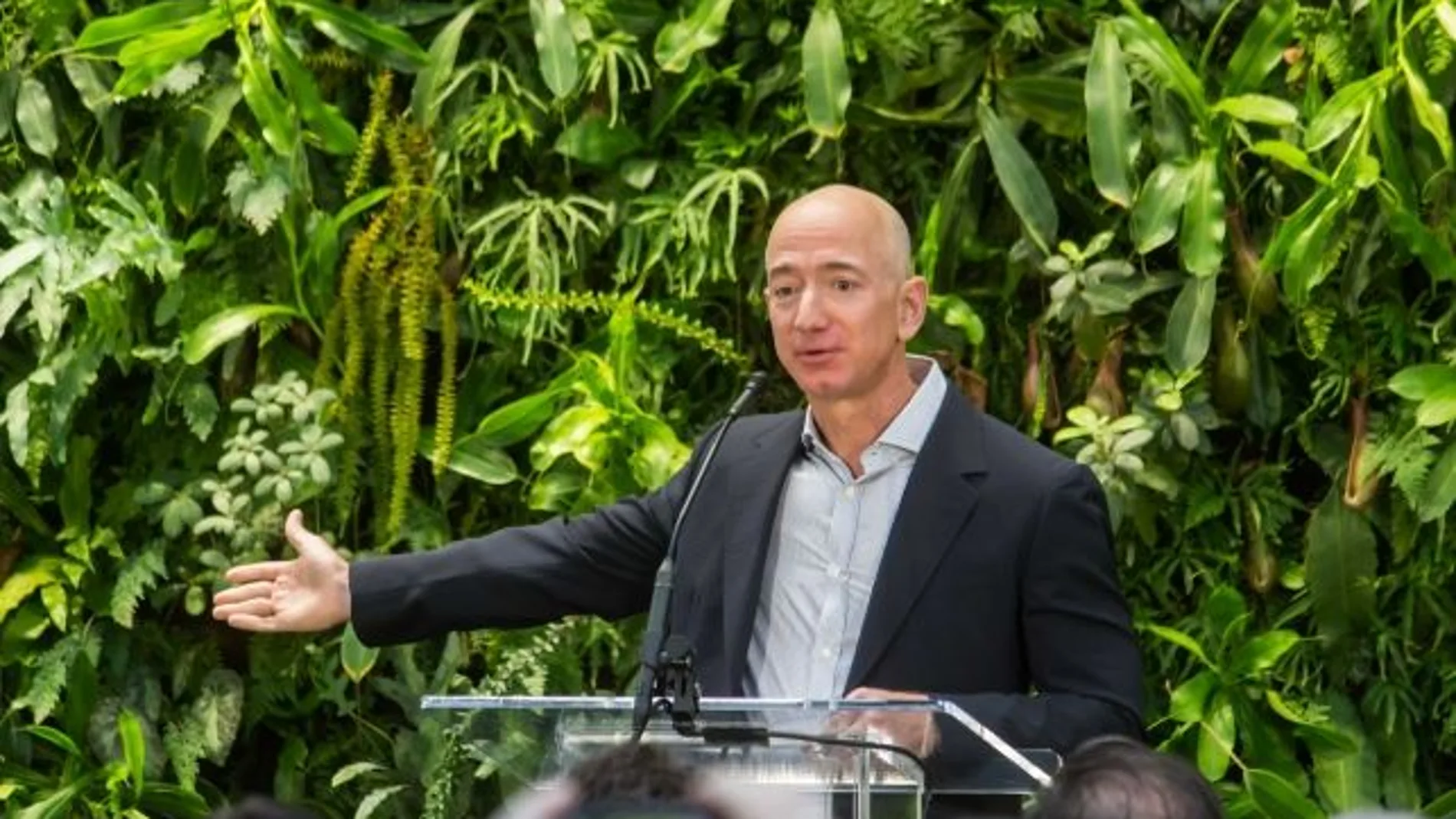 Jeff Bezos at Amazon Spheres Grand Opening in Seattle 2018 (39074799225)_643x397 Jeff Bezos at Amazon Spheres Grand Opening in Seattle 2018 (39074799225)_643x397