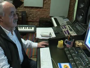 Mensajes políticos al ritmo del himno del partido Mensajes políticos al ritmo del himno del partido