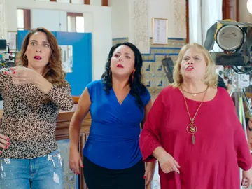 El rodaje de la quinta temporada de 'Allí Abajo' asalta a las vecinas en el bar El rodaje de la quinta temporada de 'Allí Abajo' asalta a las vecinas en el bar