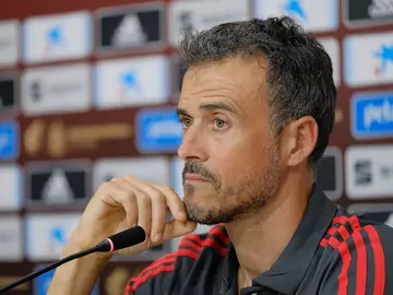Luis Enrique responde a los medios en rueda de prensa Luis Enrique responde a los medios en rueda de prensa