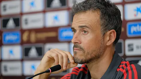 Luis Enrique responde a los medios en rueda de prensa Luis Enrique responde a los medios en rueda de prensa