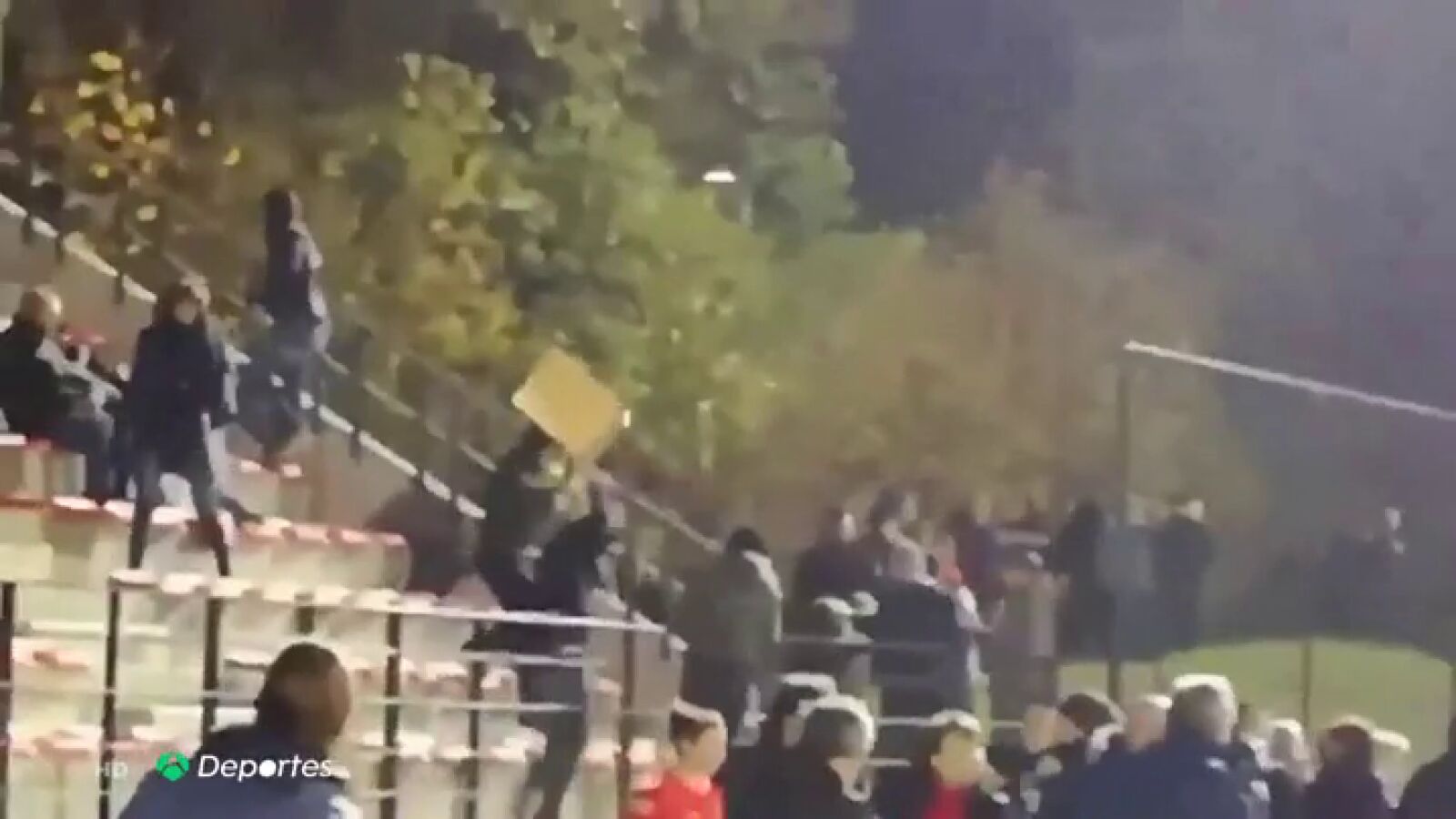 Los ultras belgas siembran el pánico en pleno partido de fútbol femenino