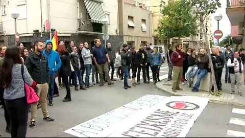 Tensión entre independentistas y simpatizantes de Vox en Tarragona Tensión entre independentistas y simpatizantes de Vox en Tarragona