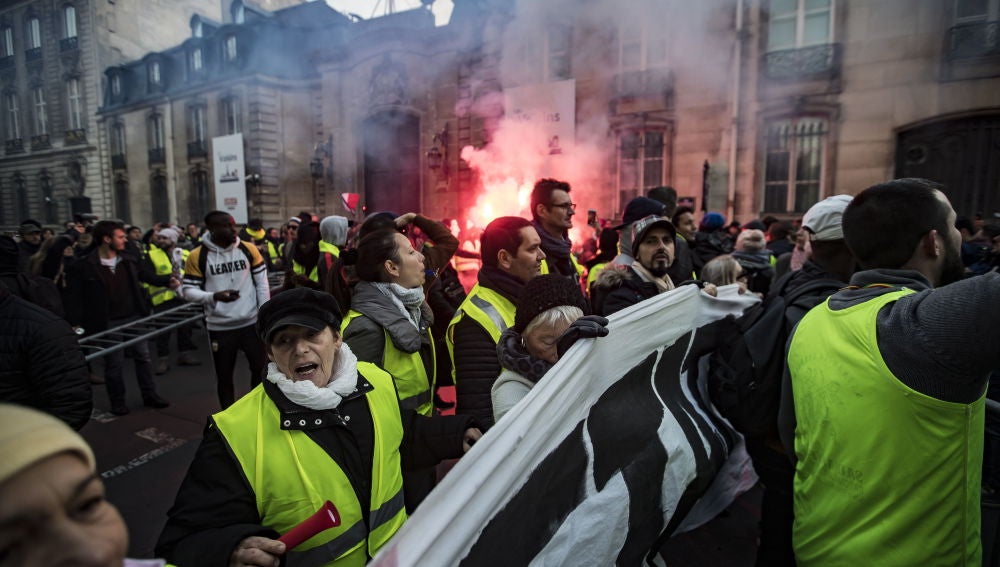 Protesta contra Macron por la subida de carburantes