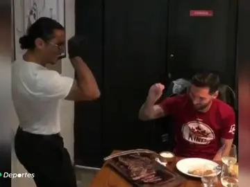 Messi visita al famoso chef Salt Bae y coincide con Pogba en sus vacaciones en Dubai Messi visita al famoso chef Salt Bae y coincide con Pogba en sus vacaciones en Dubai